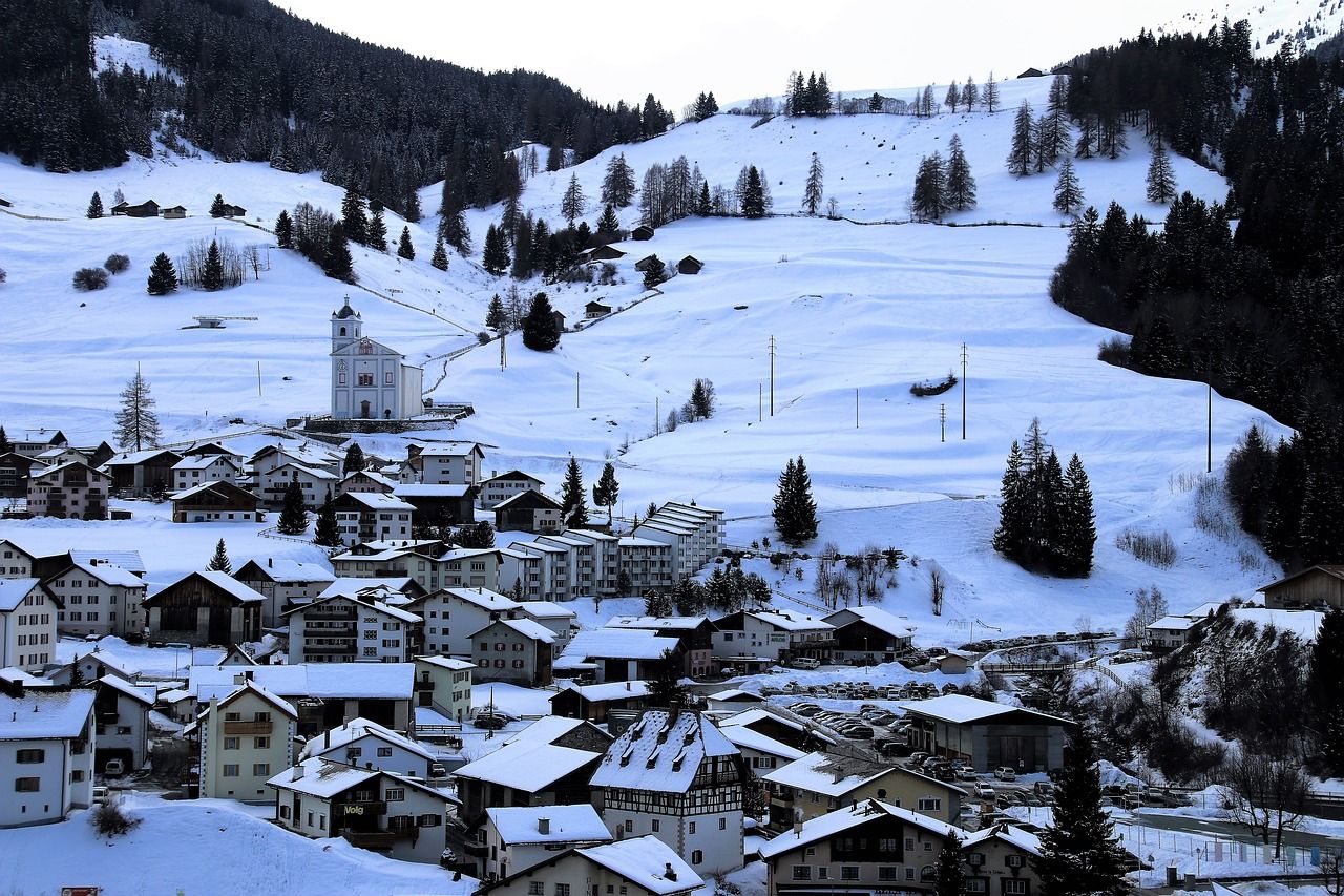 Welche Form kann ein Dach haben und wie schützt man es vor Schnee?