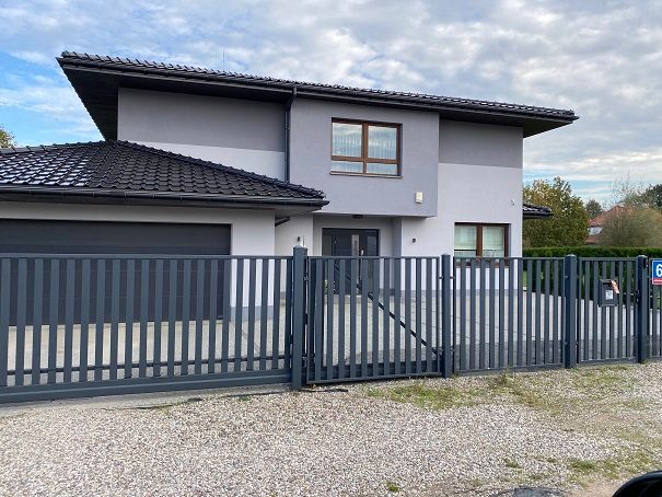 Eine freistehende Garage die mit dem Haus verbunden wurde.