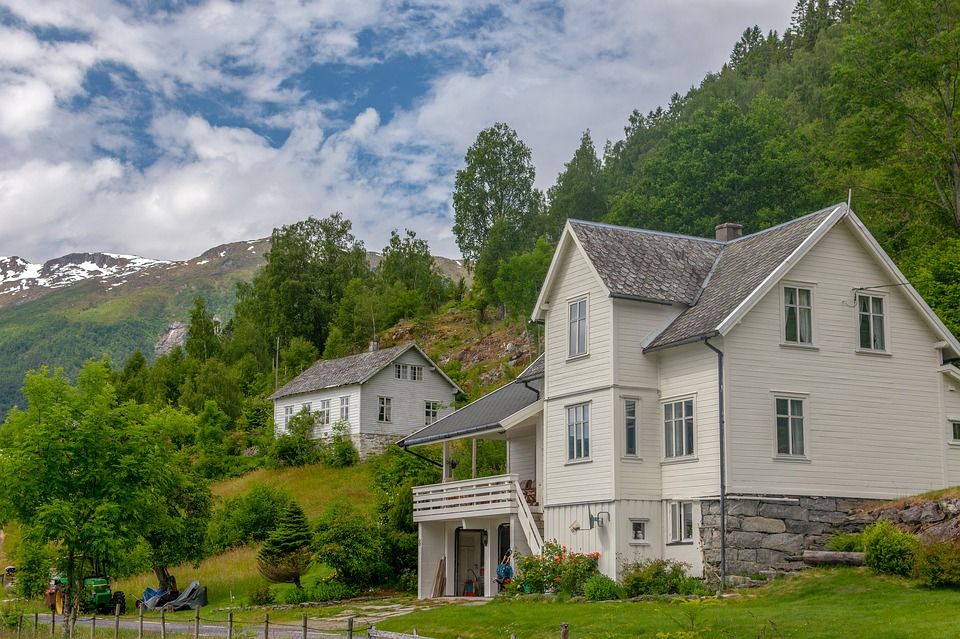 Bau eines Hauses auf einem Hanggrundstück - welche Bauweise ist die richtige?