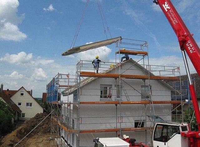                               Die richtige Hausbaufirma für das eigene Haus finden                             
                              