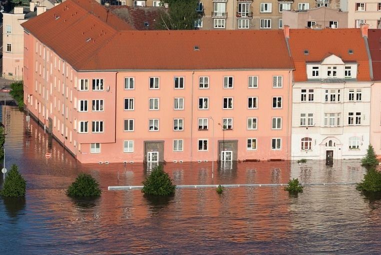 Überschwemmungen verursachen große Schäden an Hauswänden