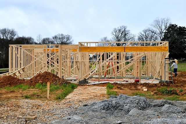 Das hauptsächlich verwendetet Material bei Leichtbauweisen ist Holz