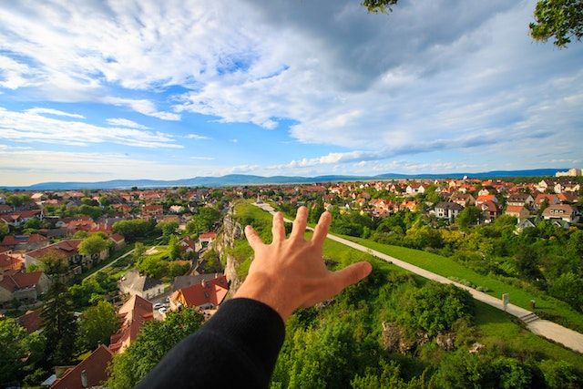                               Das perfekte Grundstück: Wie man es findet und kauft                             
                              