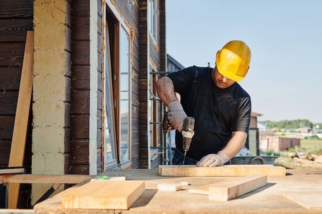 B&S Selbstbausysteme bieten dir alle notwendigen Materialien und eine detaillierte Anleitung, um dein Haus aufzubauen.