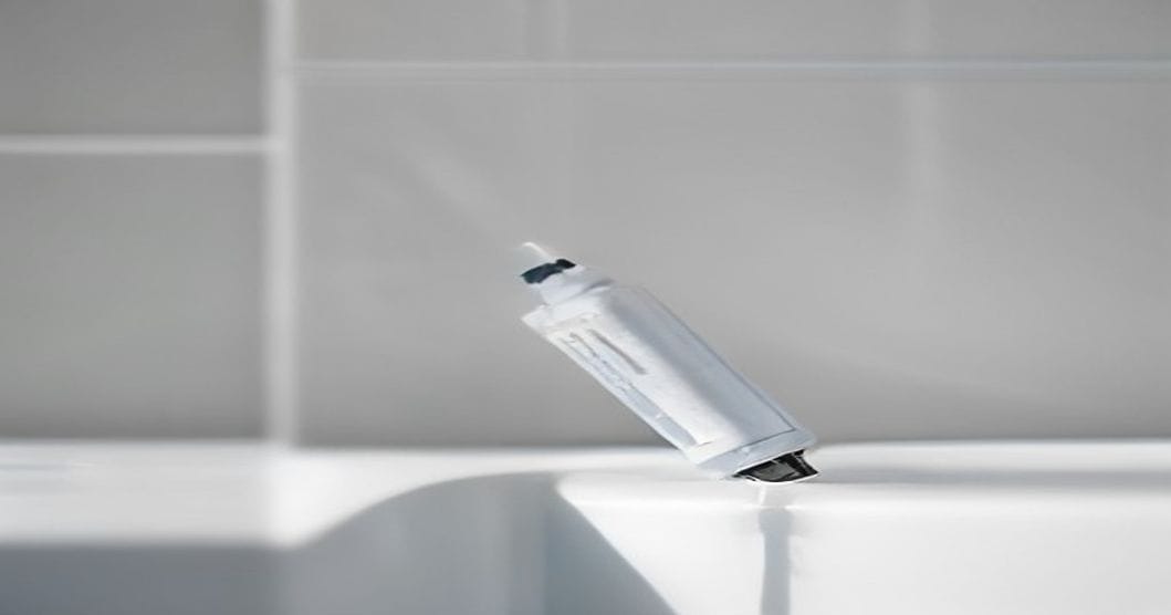 Silikonfugen erneuern: alte Fuge raus, neue sauber ziehen